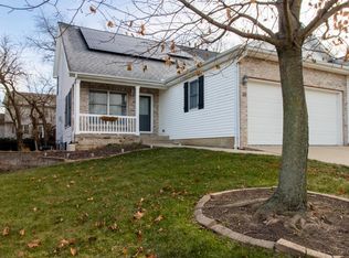 16 Lone Oak Ct, Bloomington, IL 61705