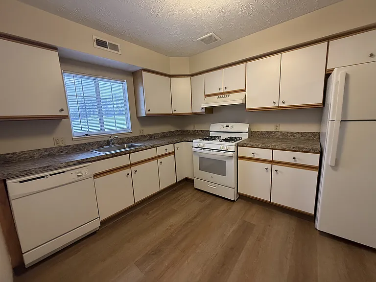 Oakwood Apartments — Photo 8