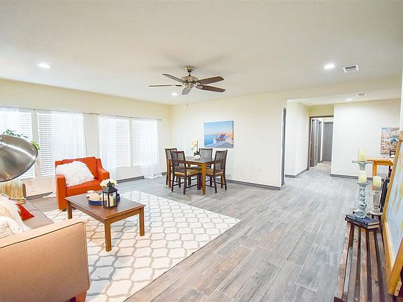 3rd image of 307 Avenue E