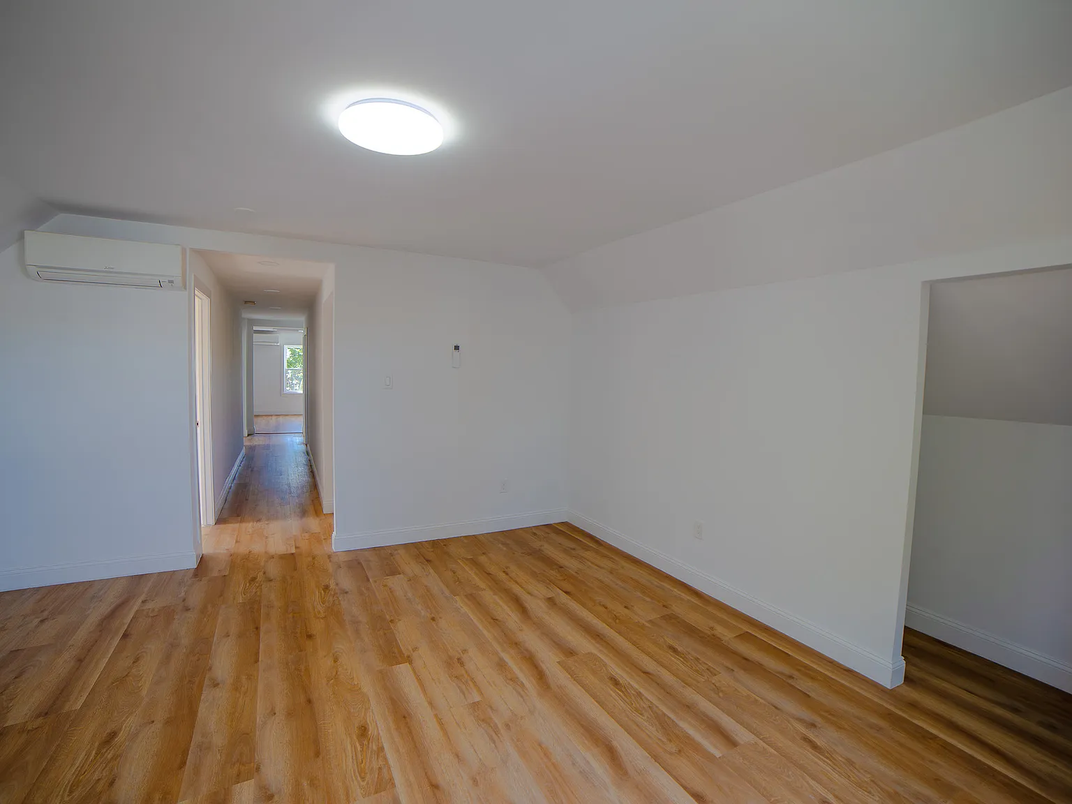 3 bed, 1015 sqft, $3,600 — Photo 3