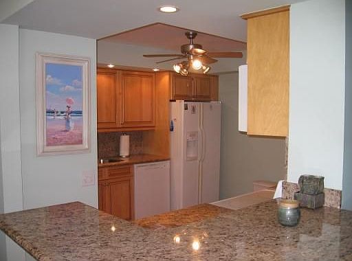5th image of 120 Lakeshore Dr #2370
