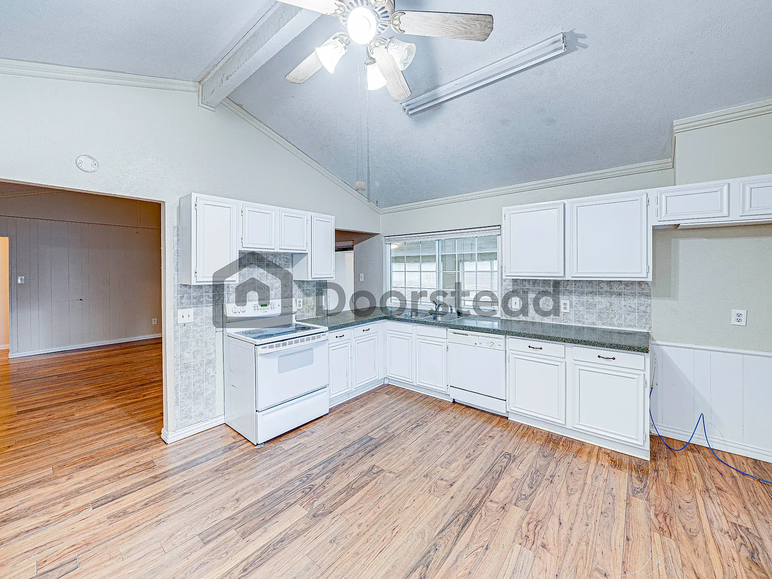 3 bed, 2.0 bath, 1474 sqft, $2,010 — Photo 1