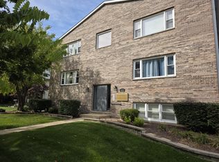 712 W Highland Ave #4, Elgin, IL 60123