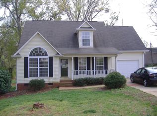 570 Plantation Creek Dr, Boiling Springs, SC 29316
