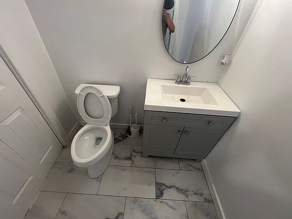 4th image of 455 Pavonia Ave #1B