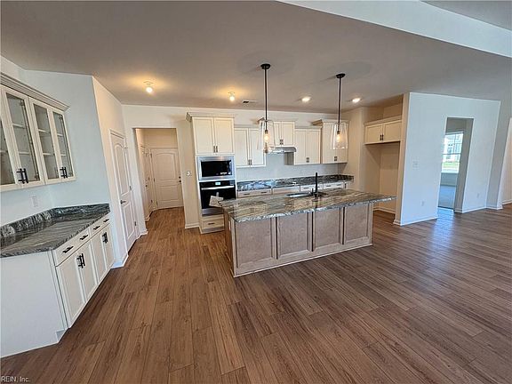 3rd image of 104 Cathedral St #39-1