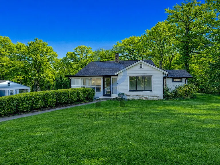 1026 Lynhurst Dr SW — Photo 1