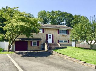 77 Craig Rd, Islip Terrace, NY 11752