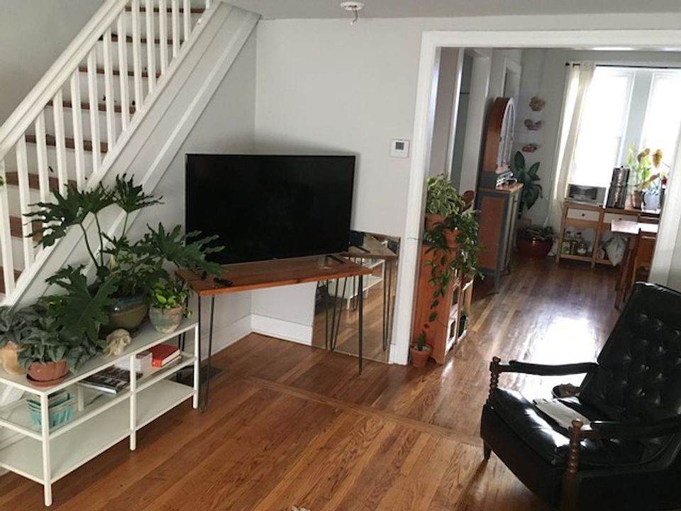 2nd image of 1119 S Peach St