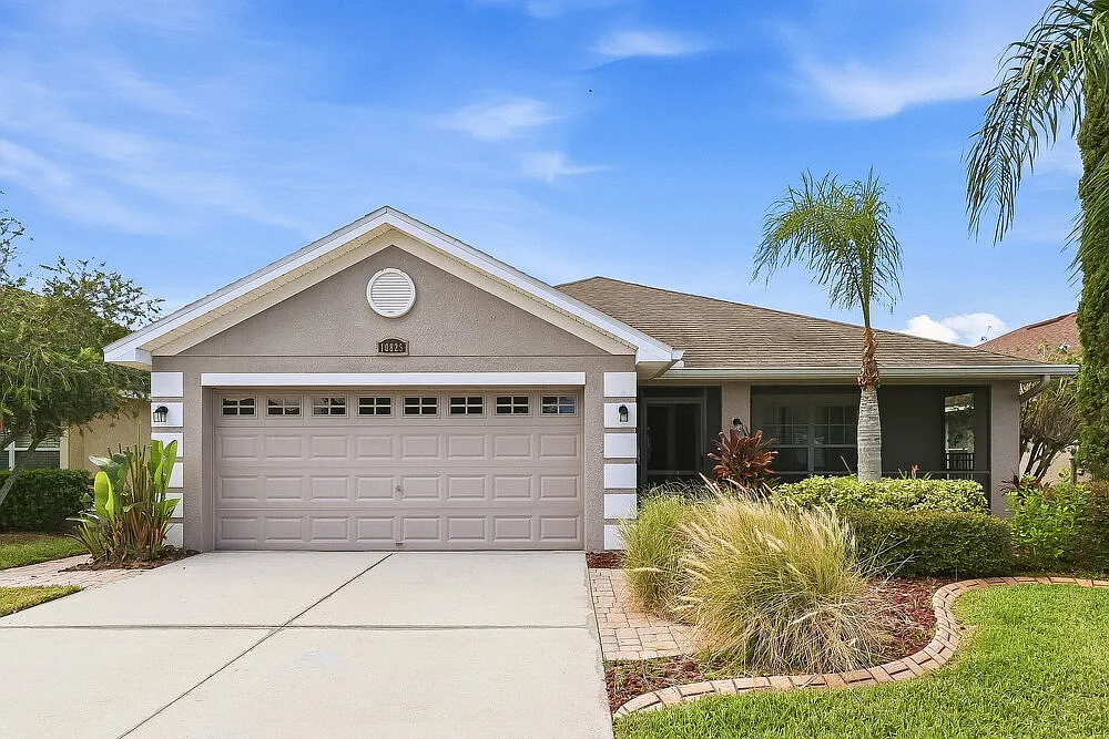 3 bed, 2.0 bath, 1958 sqft, $2,440 — Photo 1
