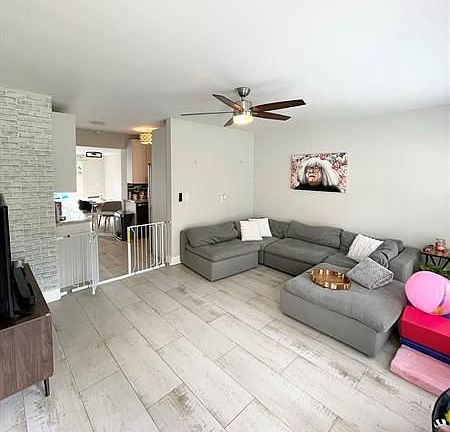 4th image of 1835 Park Ln #2123
