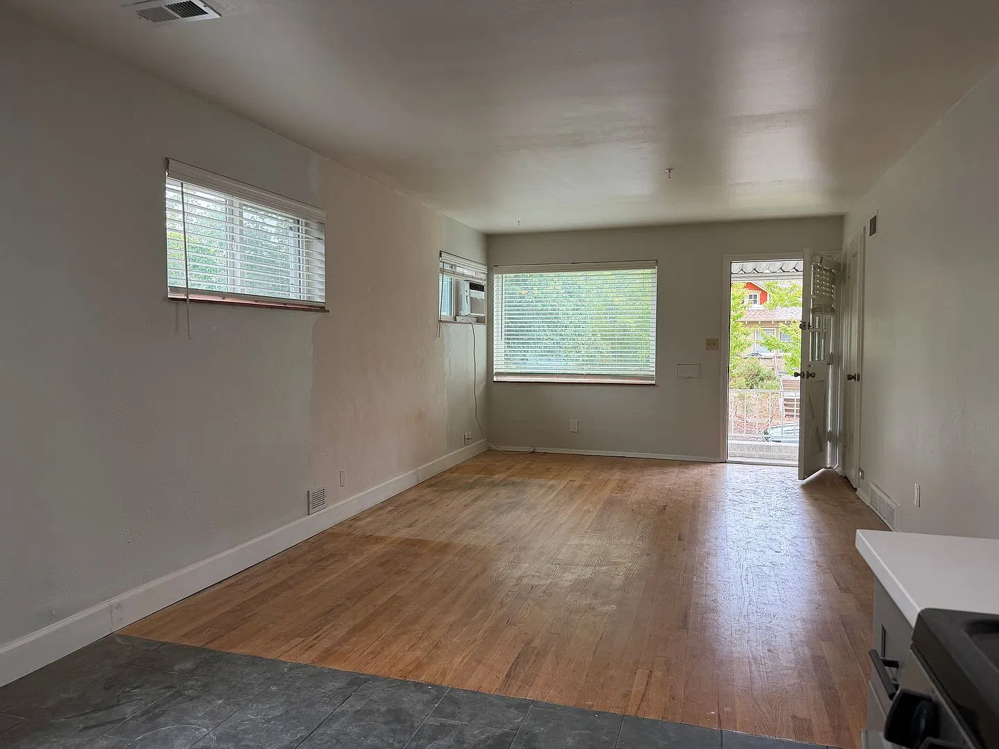 Great 2 Bed 1 Bath Speer/ Country Club — Photo 3