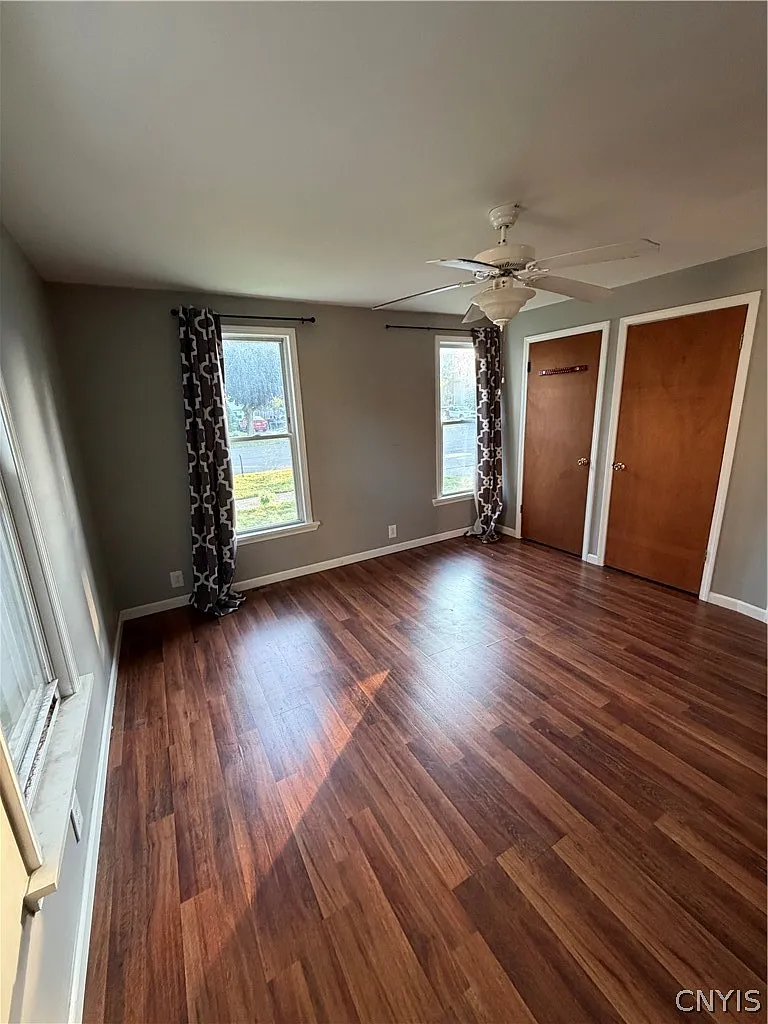 2 bed, 1.0 bath, 1860 sqft, $1,200 — Photo 3