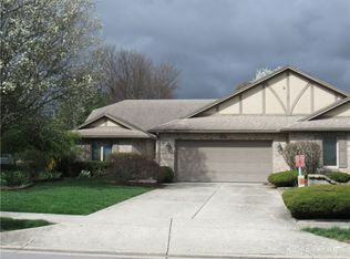 101 Old Carriage Dr, Englewood, OH