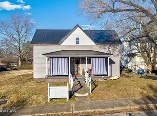 706 Washington Ave, Etowah, TN 37331