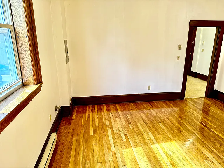 18 E Main St — Photo 2