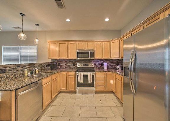 3rd image of 1511 NE Dysart Woods Ln