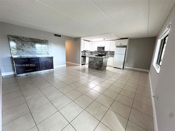 3rd image of 105 Meadows Cir #105