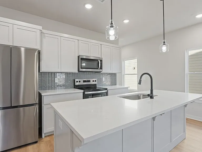 1711 Cuppett Cir — Photo 3