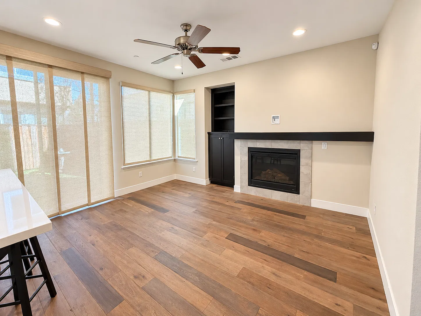 4 bed, 2.5 bath, 1618 sqft, $5,800 — Photo 2