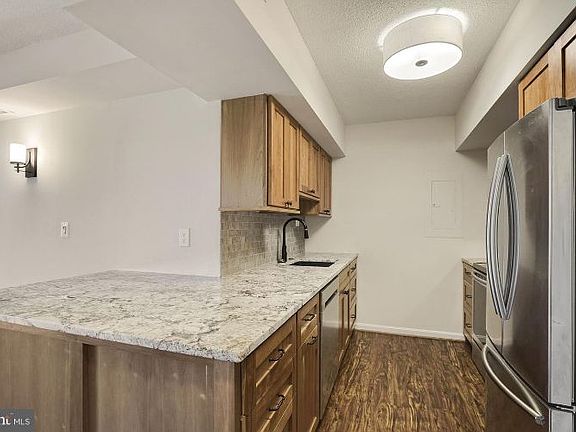 5th image of 2400 Clarendon Blvd APT 316