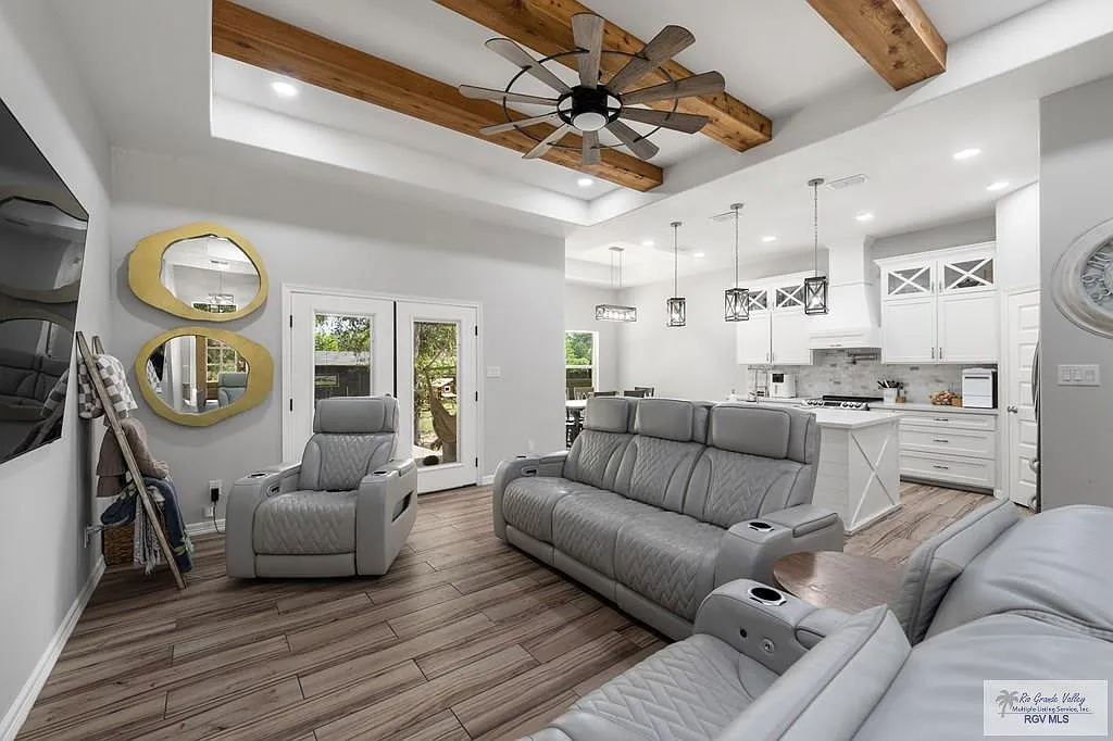 4 bed, 2.0 bath, 1700 sqft, $2,600 — Photo 2