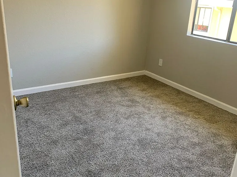 Dry Creek Apartments — Photo 27