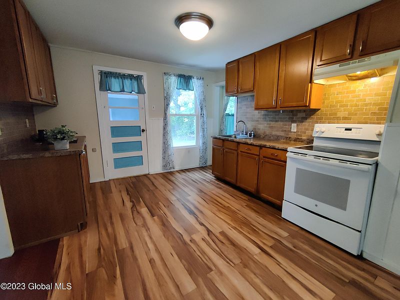 4th image of 30 Elmwood Avenue