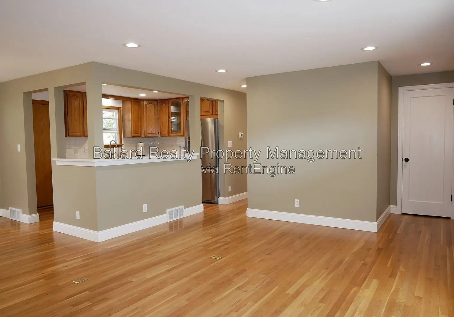 3 bed, 2.5 bath, 2110 sqft, $4,950 — Photo 4