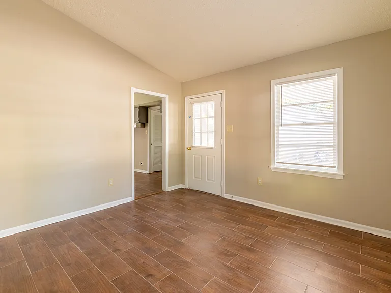 8106 Elmbrook Dr — Photo 6
