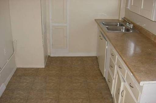 2nd image of 5351 Louis Pl APT 5
