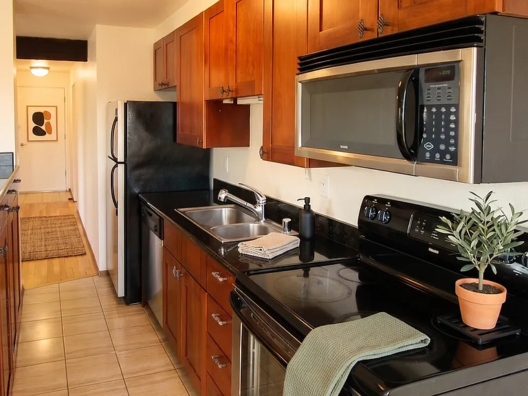 Barrett Square Apartments: Your Ideal Urban Home — Photo 2