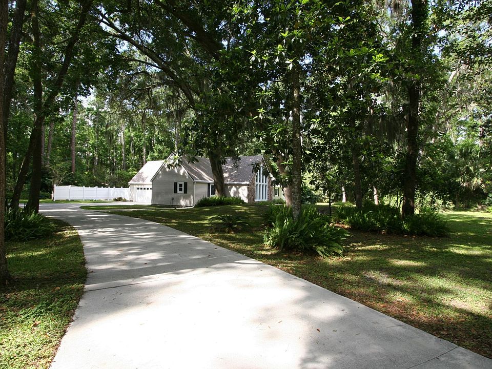 1352 Half Moon Trail