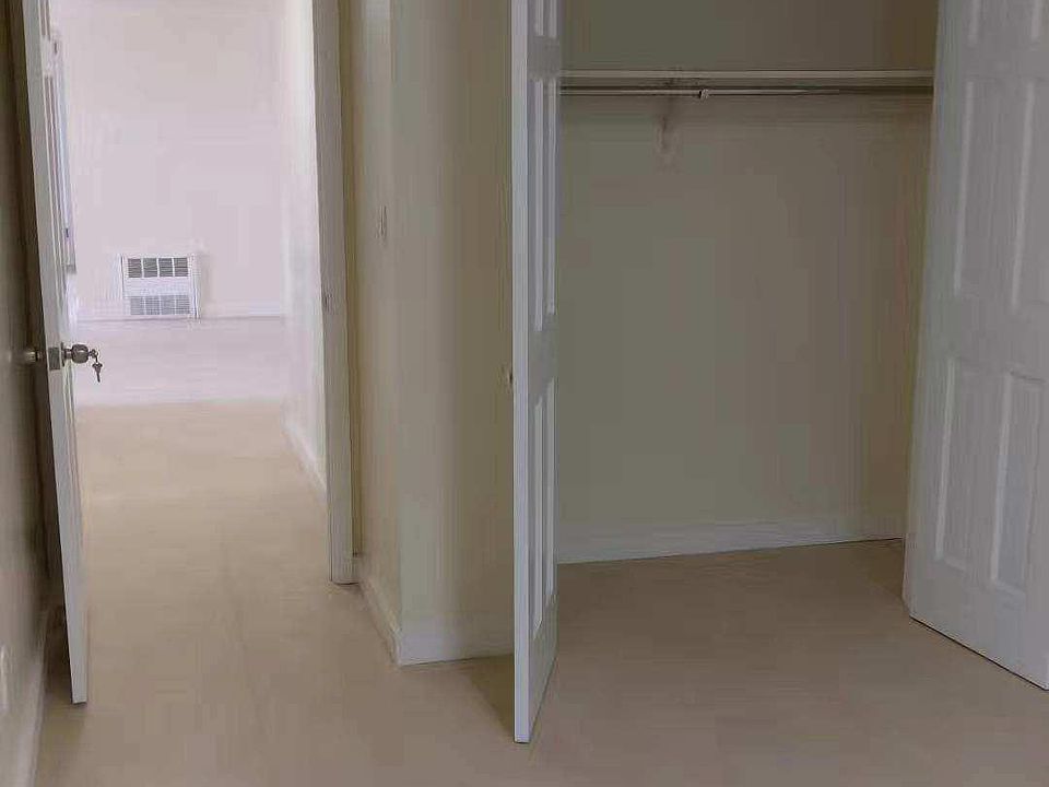 2nd image of 735 Montauk Ct