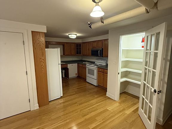 2nd image of 207 Lake Ave #B