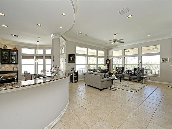 5th image of 4912 Interlachen Ln