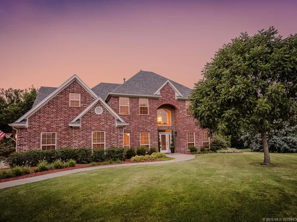 3211 Greenbriar, Durant, OK 74701