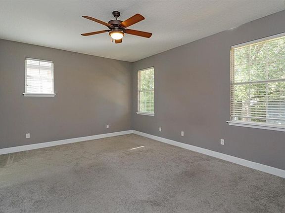 4th image of 41 E Spruce St #41