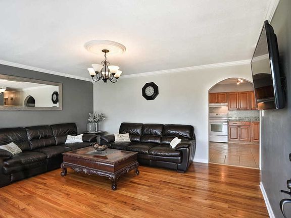 4th image of 3960 Hoffmeister Ave