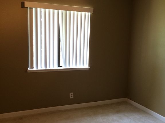 Upstairs bedroom (2)