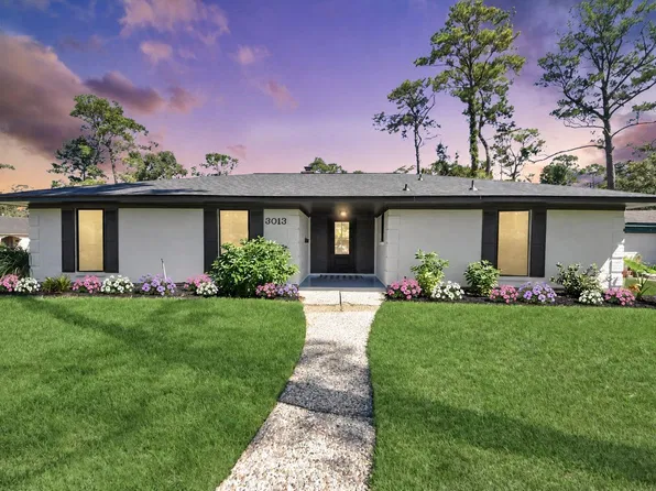 3013 Woodland Dr, Dickinson, TX 77539