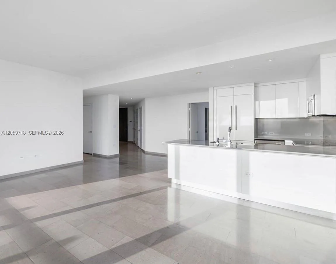 Rise Condo — Photo 3