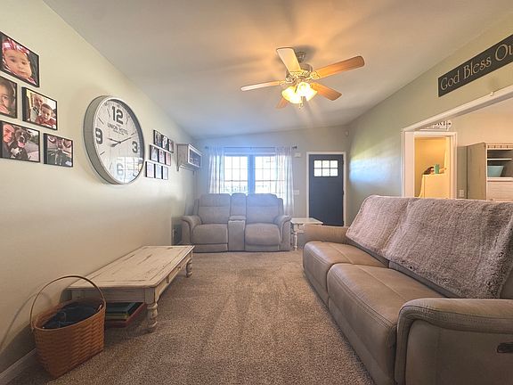 4th image of 1626 Amhurst Way
