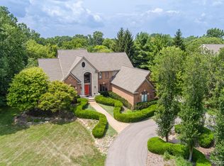 3720 Northwood Dr, West Bloomfield, MI 48324