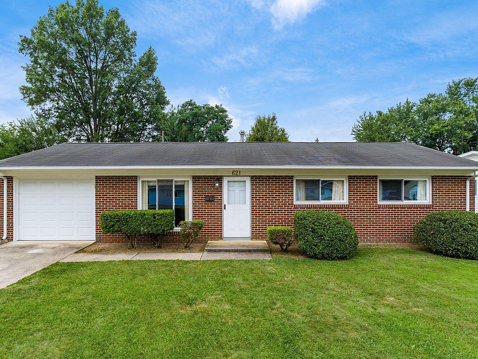 1st image of 621 Palace Ln