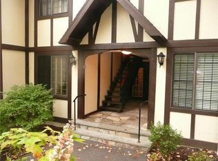 28-3 Foxwood Dr, Pleasantville, NY 10570
