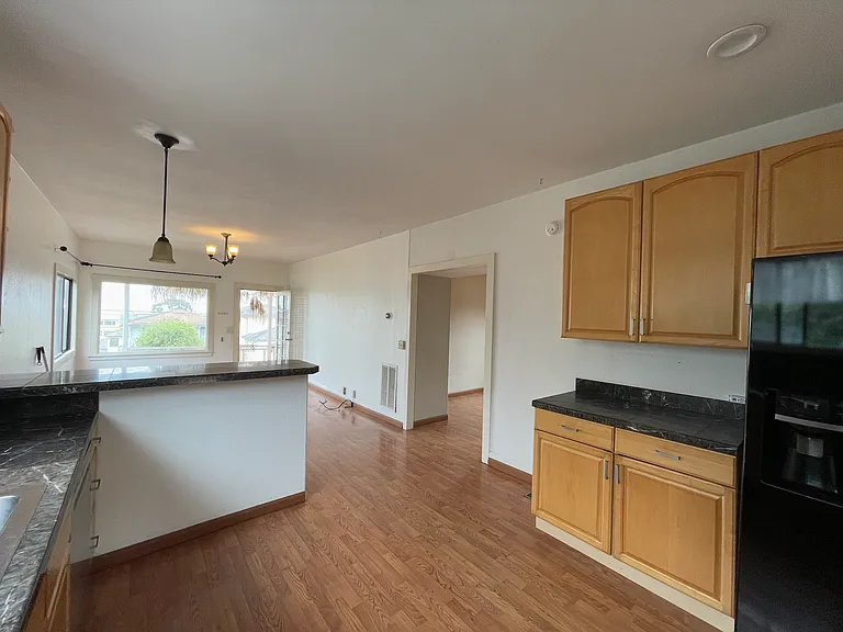 249 Hawthorne St — Photo 11