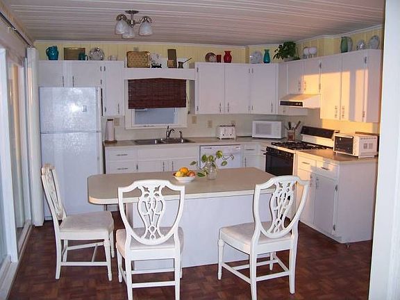 Eat-in kitchen, Gulf view