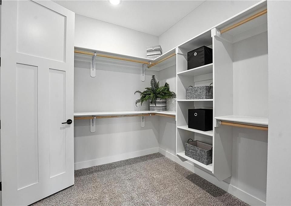 2nd image of 1837 Woodward Cir