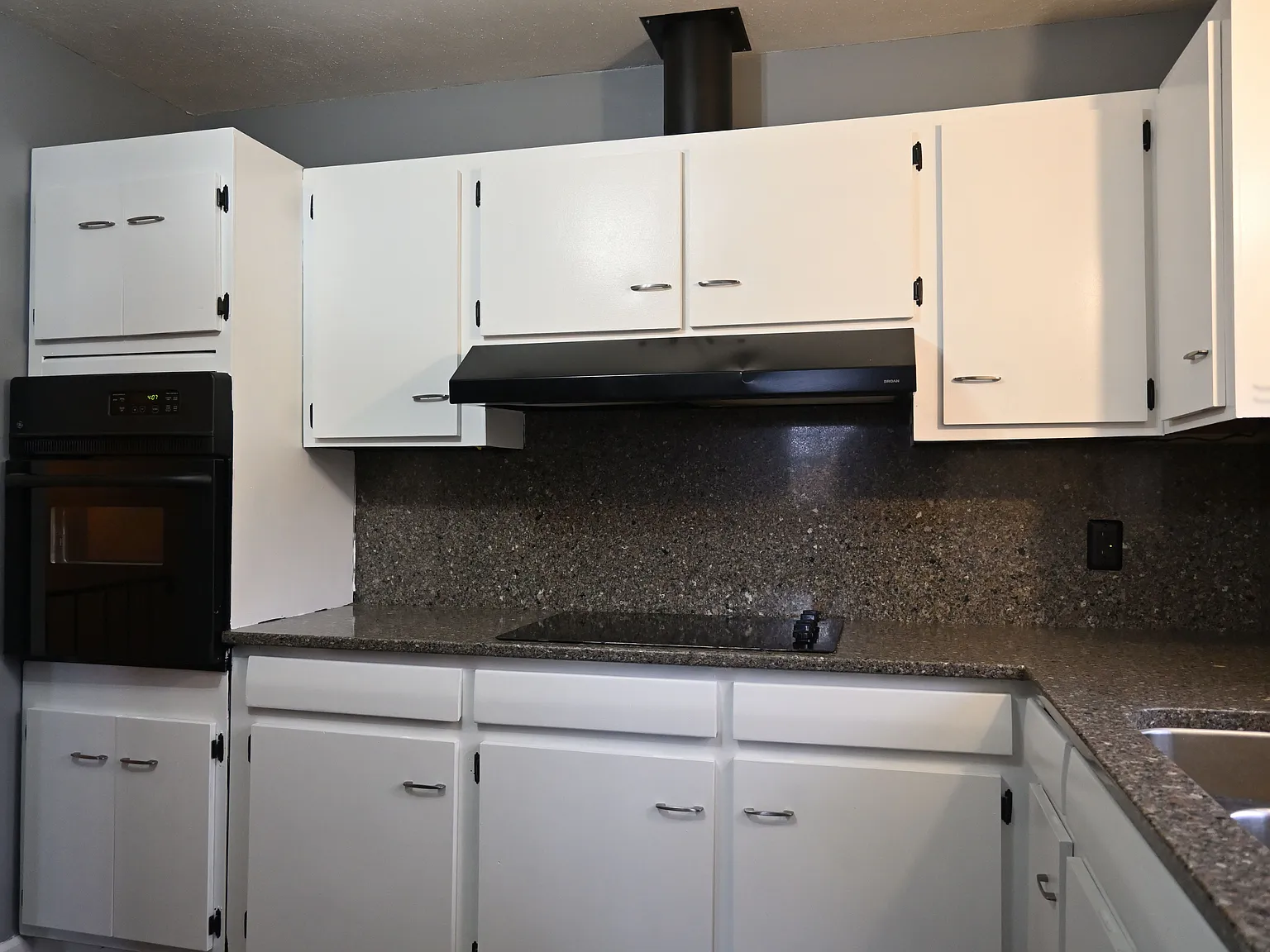 3 bed, 1.5 bath, 1521 sqft, $2,000 — Photo 3